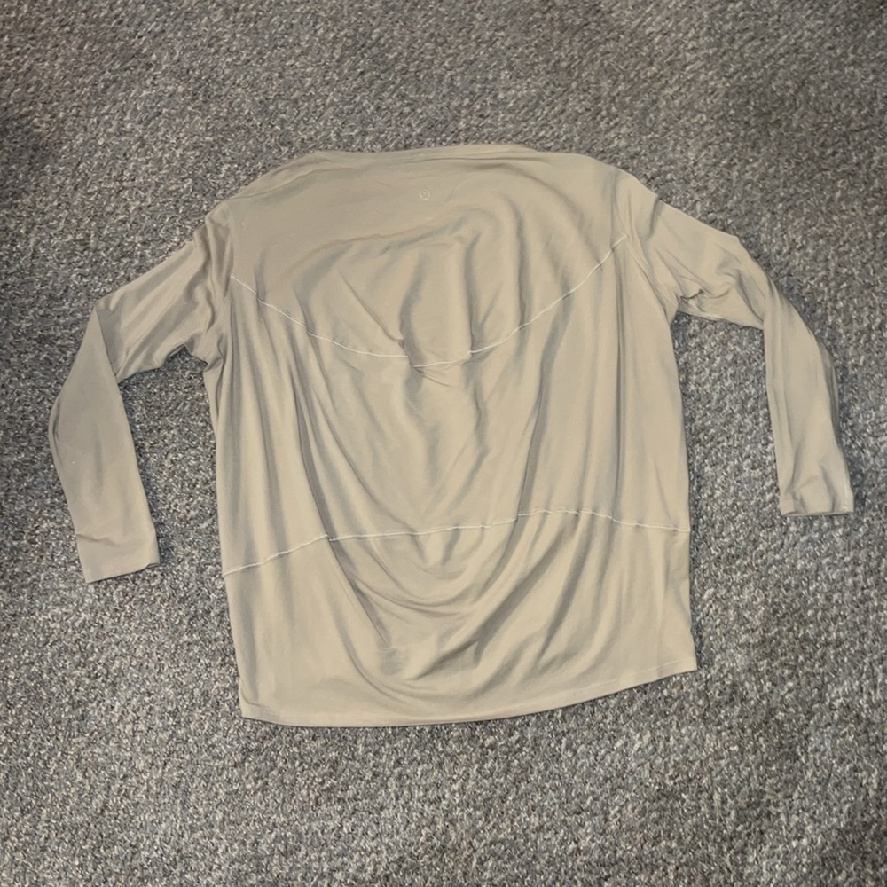 Lululemon top. 0 - Picture 5 of 7
